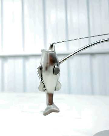 🎣Skulpturen med balanserende fisker