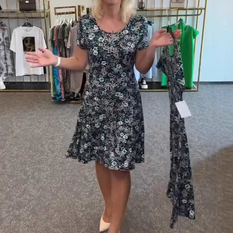 Damekjole med rund hals og blomstertrykk